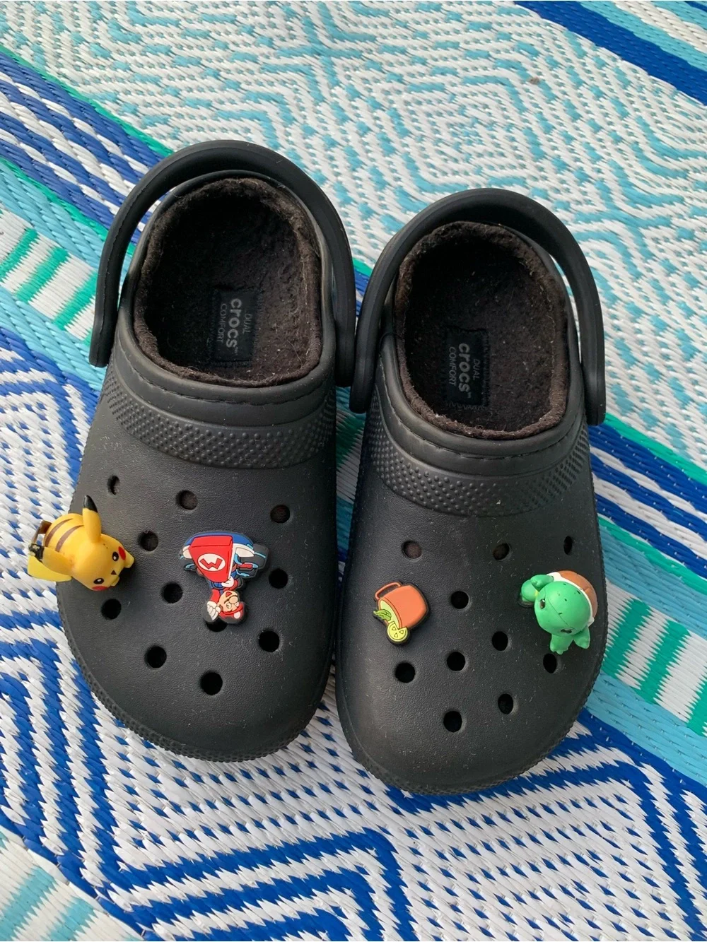 Crocs Classic Lined Clog Shoes Mens 2 Womens 4 Fleece 4 Jibbitz charms Pikachu